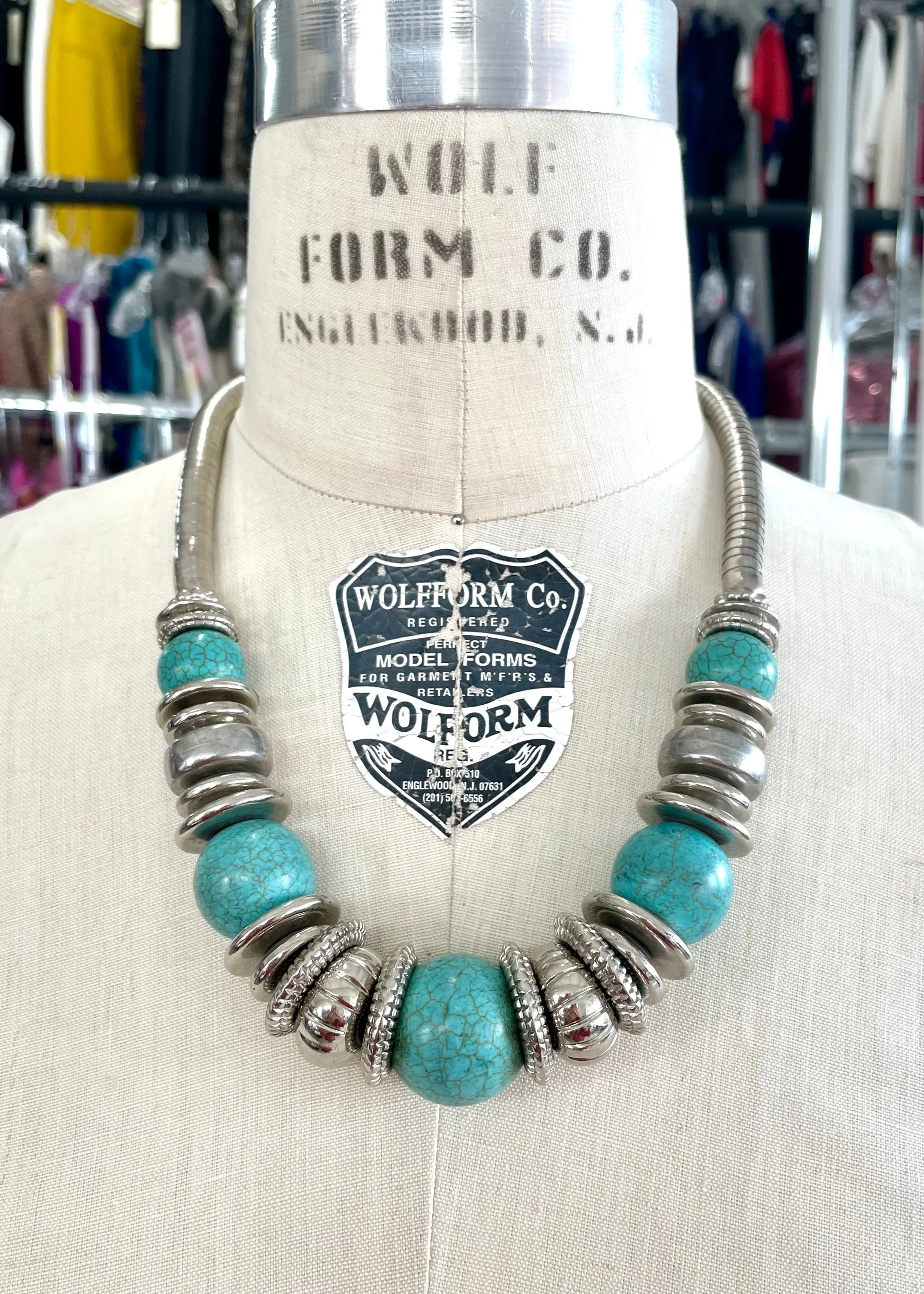 NECKLACE chunky turquoise & silvertone beaded necklace w/ silver interlock snake chain, 10"   2" extender