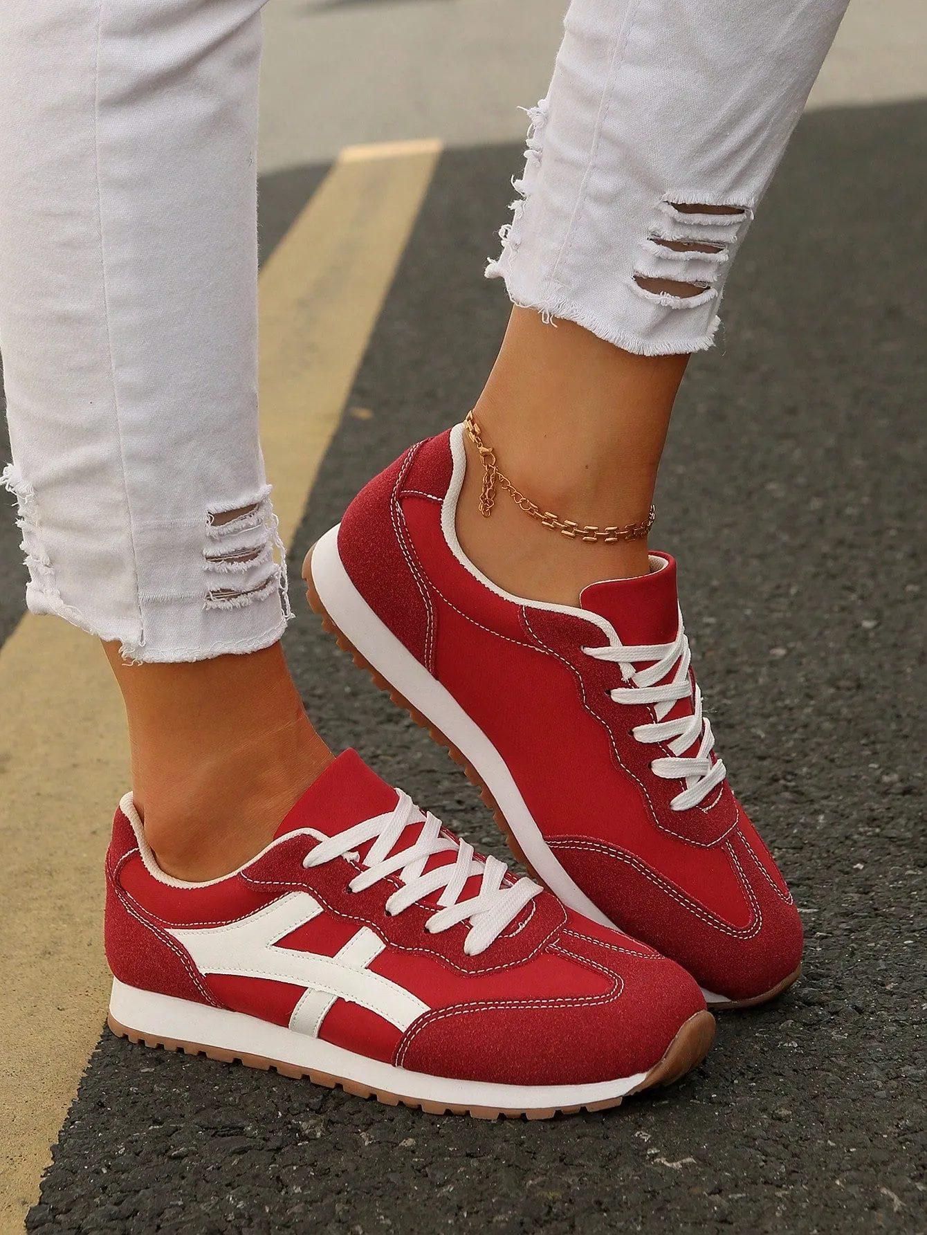 Women Plush Patchwork Lace-Up Front Thick Sports Shoes, New Lightweight Thick Sole Casual Sneakers,Outdoor Sports Style Student Shoes For Spring Autumn