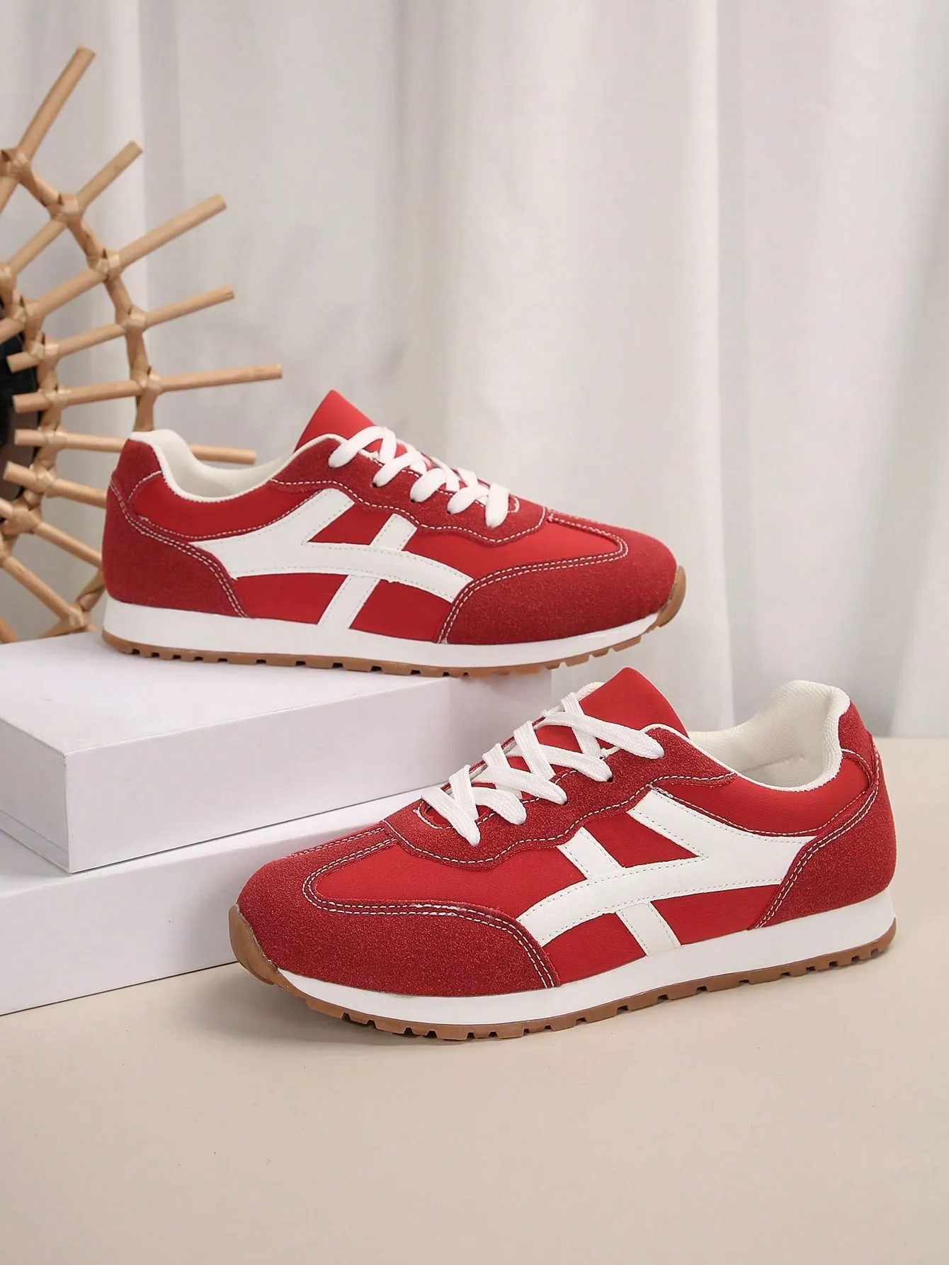Women Plush Patchwork Lace-Up Front Thick Sports Shoes, New Lightweight Thick Sole Casual Sneakers,Outdoor Sports Style Student Shoes For Spring Autumn