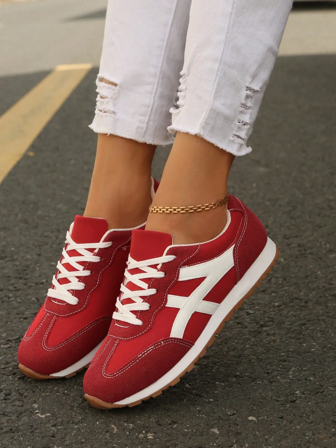 Women Plush Patchwork Lace-Up Front Thick Sports Shoes, New Lightweight Thick Sole Casual Sneakers,Outdoor Sports Style Student Shoes For Spring Autumn
