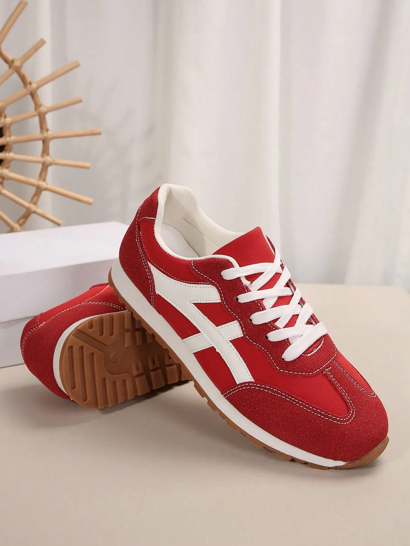Women Plush Patchwork Lace-Up Front Thick Sports Shoes, New Lightweight Thick Sole Casual Sneakers,Outdoor Sports Style Student Shoes For Spring Autumn
